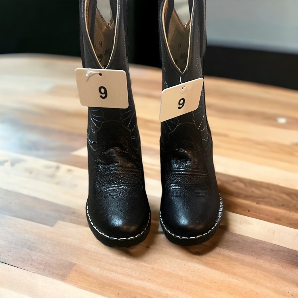 Kids Black Cowboy Boots - Size 9